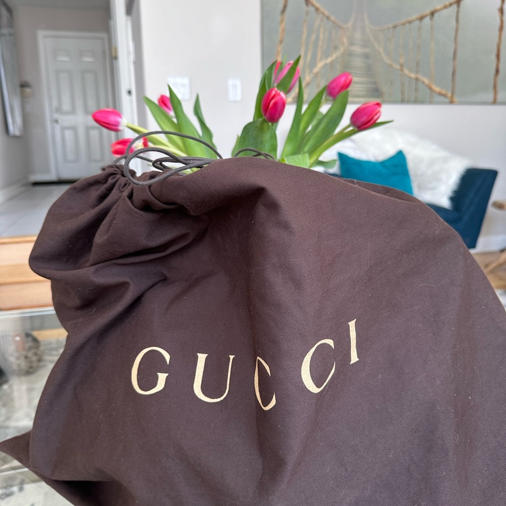 Gucci!!! - Picture 2 of 6